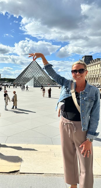Nicole in front of the Louvre pyramid in Paris